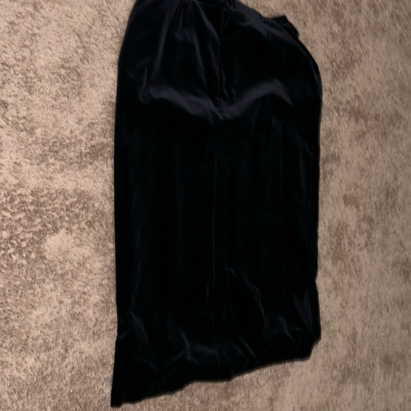 Long Black velvet skirt - Picture 1 of 4